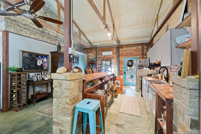 6005 W Ammann Rd, Home with 5 bedrooms, 5 bathrooms and null parking in Bulverde TX | Image 9