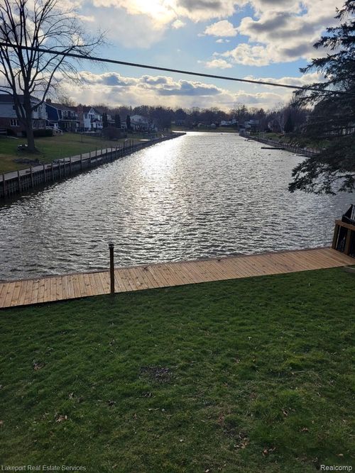 2549 Riverwood Dr, Port Huron, MI, 48060-2694 | Card Image