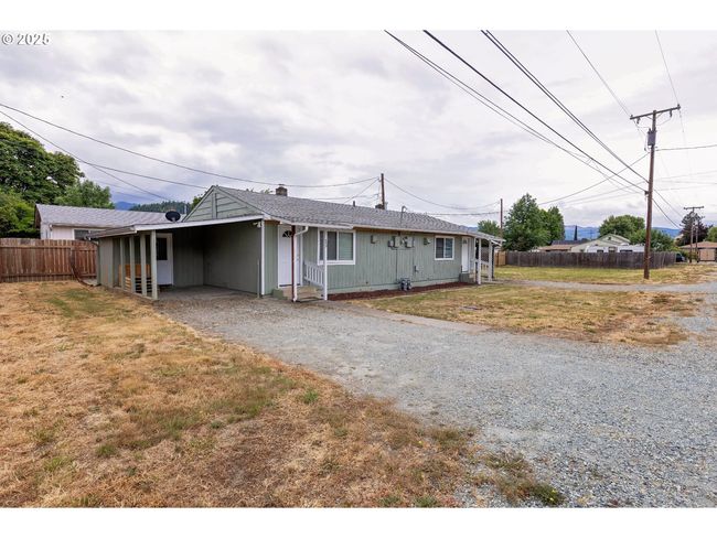 451 E 3 Rd Ave, House other with 4 bedrooms, 2 bathrooms and null parking in Riddle OR | Image 6
