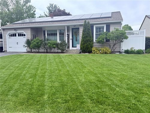 131 Glen Meadows Dr, Pawtucket, RI, 02861-4431 | Card Image