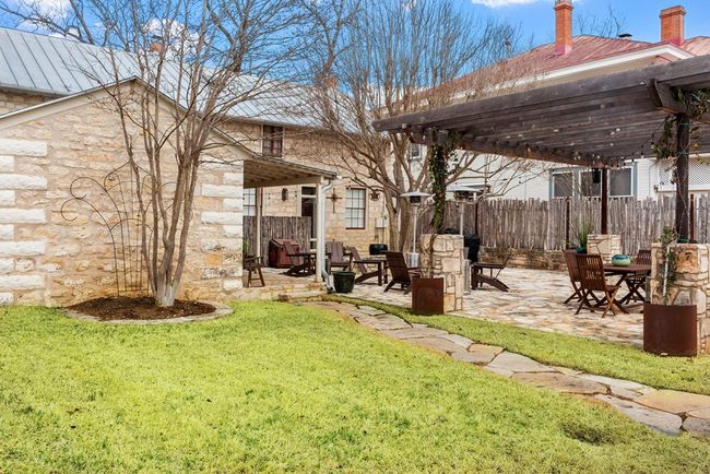 125 W San Antonio St, Home with 2 bedrooms, 3 bathrooms and 2 parking in Fredericksburg TX | Image 45