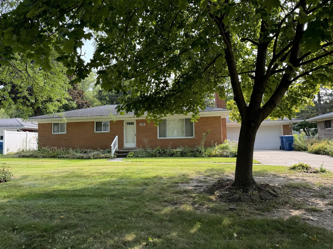 Grant Dr, Ann Arbor, MI 48108