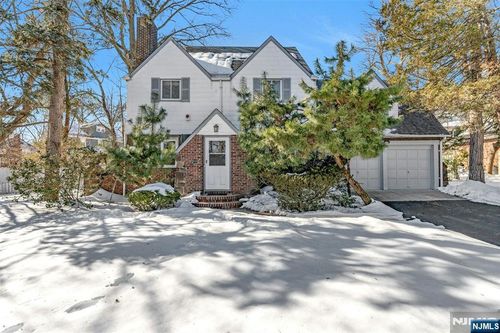 1 Grange Ct, Teaneck, NJ, 07666-4207 | Card Image