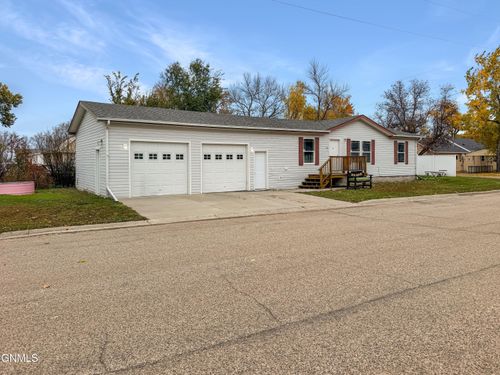 103 4th Ave Ne, Crosby, ND, 58730-3236 | Card Image