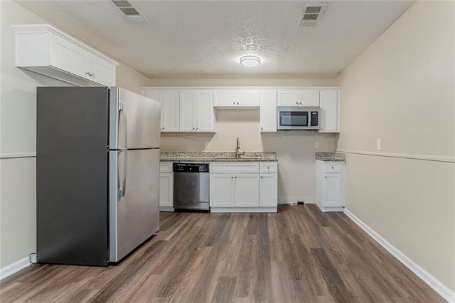 2212 Chestnut Log Loop, House other with 4 bedrooms, 2 bathrooms and 2 parking in Lithia Springs GA | Image 6
