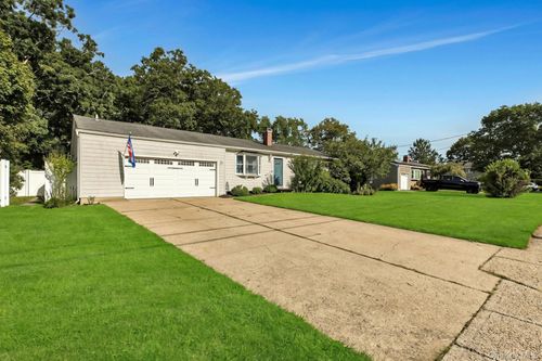 941 Montauk Ave, Islip Terrace, NY, 11752-1206 | Card Image