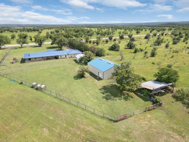 10292 Us Highway 190 W, Home with 4 bedrooms, 3 bathrooms and null parking in Lometa TX | Image 6