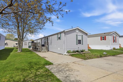 20689 Seneca Dr, Clinton Township, MI, 48036-2351 | Card Image
