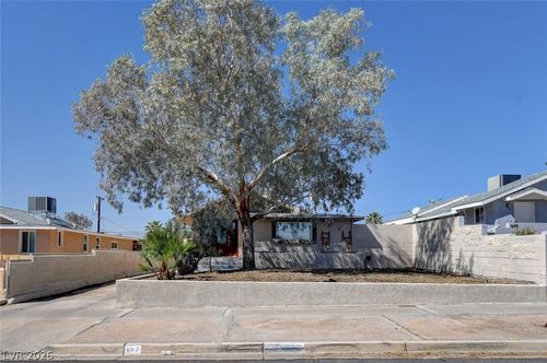 652 Avenue C, Boulder City, NV, 89005-2738 | Card Image