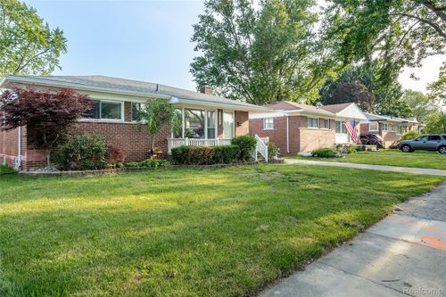 22520 Raymond Ct, Saint Clair Shores, MI, 48082-2731 | Card Image