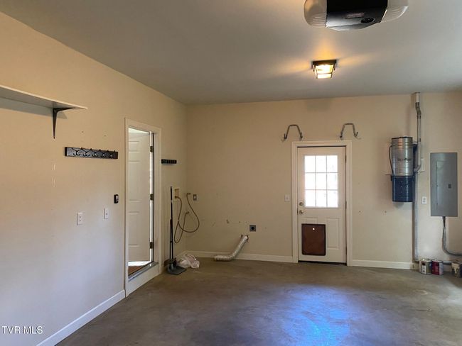 Garage | Image 23