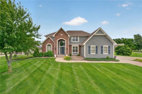 4525 Sw Admiral Byrd Dr, Lee's Summit, MO, 64082-4950 | Card Image