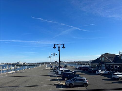129 Ocean Ave, Bay Shore, NY, 11706-8717 | Card Image