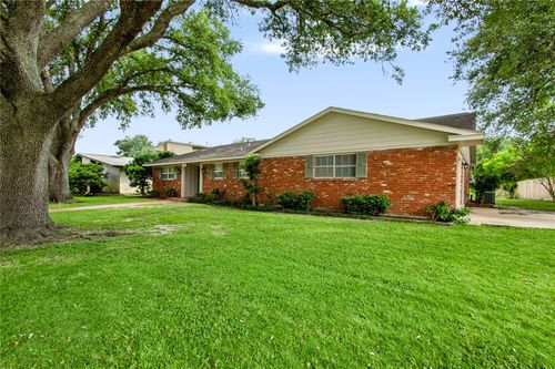 2405 Powell St, Bay City, TX, 77414-7348 | Card Image