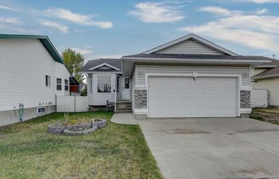 10717 76 Ave, House detached with 4 bedrooms, 3 bathrooms and 4 parking in Grande Prairie AB | Image 1