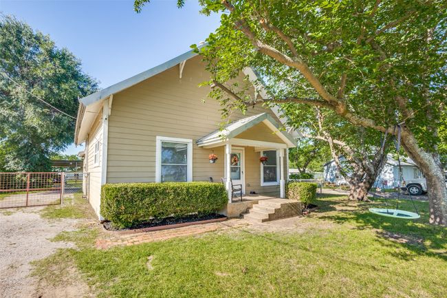 You'll enjoy a fully fenced in backyard, fresh mulch and a welcoming entry under your mature canopy. | Image 4