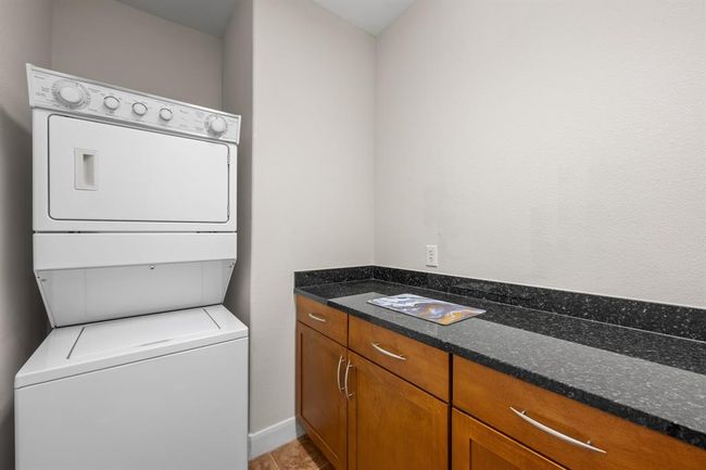 Washer/dryer in utility room | Image 27