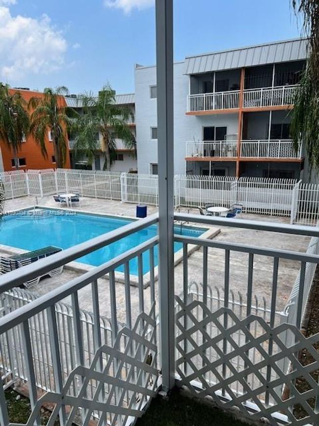 210-B - 11307 Sw 200th St, Condo with 2 bedrooms, 2 bathrooms and null parking in Miami FL | Image 1