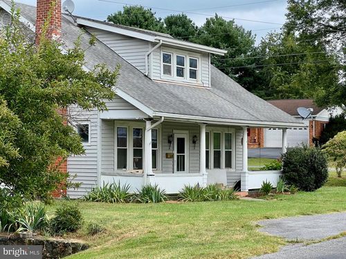 411 Shenandoah Ave, SHENANDOAH, VA, 22849-1634 | Card Image