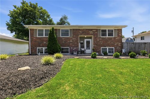 501 Circle Dr, Sellersburg, IN, 47172-1108 | Card Image