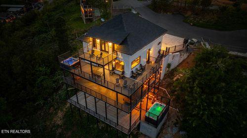 922 Piney Butt Way, Gatlinburg, TN, 37738 | Card Image