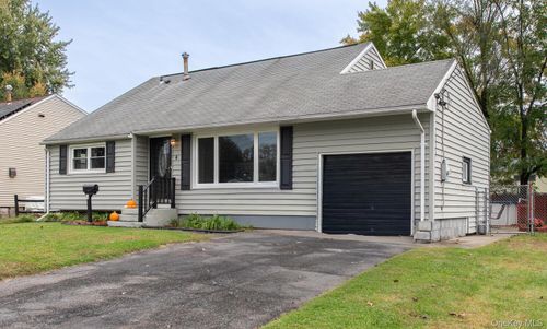 4 Edgewood Dr, Saugerties, NY, 12477-2012 | Card Image