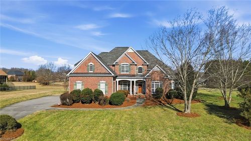 204 Fosseway Dr, Greensboro, NC, 27455-8372 | Card Image