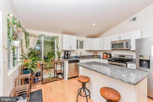 161 Dewdrop Ln, HEDGESVILLE, WV, 25427-6917 | Card Image