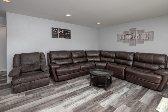 12-web-or-mls-05-Living Room.jpg | Image 12
