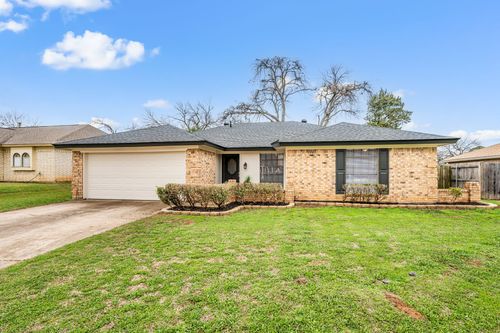 1720 Schumac Ln, Bedford, TX, 76022-6825 | Card Image