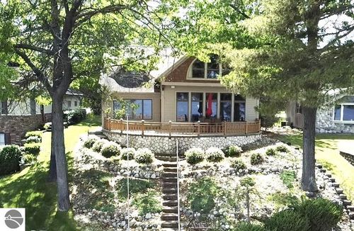 5978 Westshore Dr, Oscoda, MI, 48750-9682 | Card Image