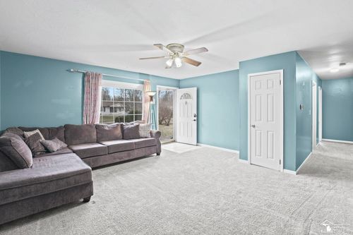 8675 Driftwood Dr, Temperance, MI, 48182-2405 | Card Image