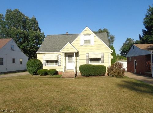 4965 W 220th St, Fairview Park, OH, 44126-2662 | Card Image