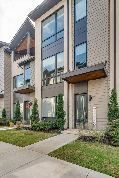 821 Burnside Pl, Chattanooga, TN, 37408-2449 | Card Image