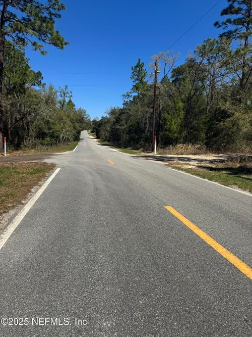 160 Lemon St, Pomona Park, FL, 32181-3317 | Card Image