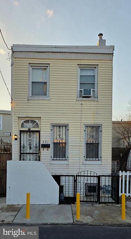 621 Henry St, CAMDEN, NJ, 08103-3507 | Card Image