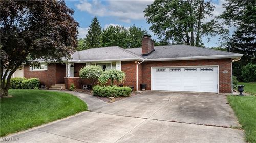 126 S Rhodes Ave, Niles, OH, 44446-3749 | Card Image