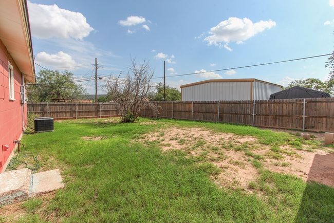 2004 State St, House other with 2 bedrooms, 1 bathrooms and 1 parking in Big Spring TX | Image 21