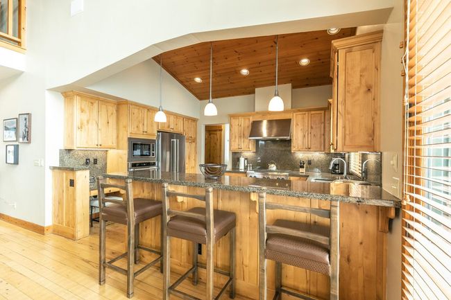 F15-26 - 12423 Lookout Loop, Home with 3 bedrooms, 3 bathrooms and null parking in Truckee CA | Image 7