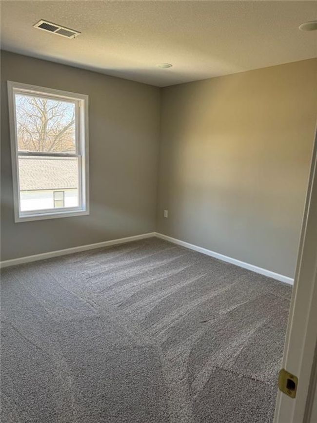 305 N Prairie St, House other with 4 bedrooms, 3 bathrooms and null parking in Hamilton MO | Image 18