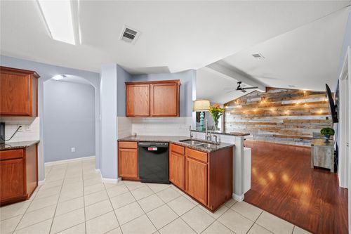 9822 Garnet Springs Dr, Iowa Colony, TX, 77583-2478 | Card Image