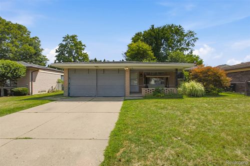 37596 Adrian Dr, Sterling Heights, MI, 48310-4007 | Card Image