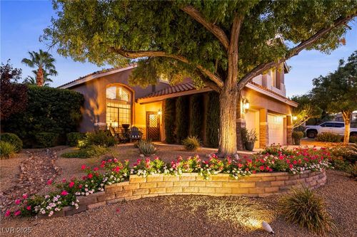 8205 Ruby Mountain Way, Las Vegas, NV, 89128-8252 | Card Image