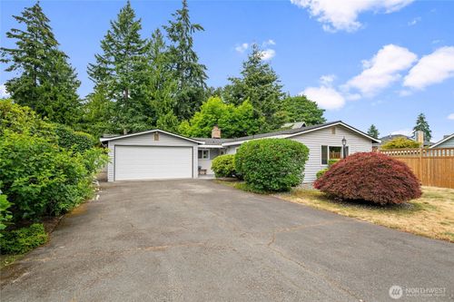15821 14th Ave Sw, Burien, WA, 98166-2805 | Card Image