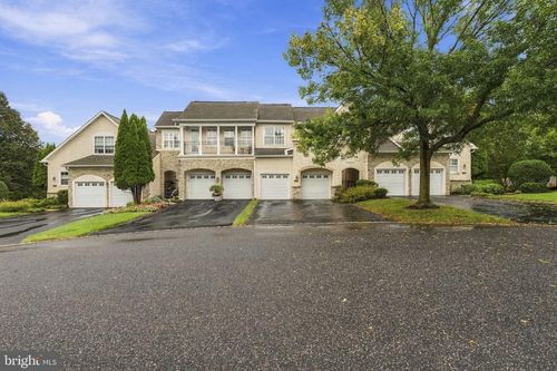 8 3 Oak Ln, WEST CHESTER, PA, 19382-8363 | Card Image
