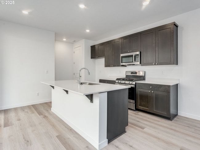 8431 Se Blanton St, House attached with 3 bedrooms, 3 bathrooms and 2 parking in Hillsboro OR | Image 8