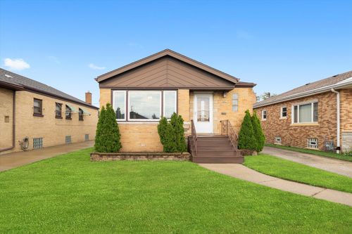9805 S Utica Ave, Evergreen Park, IL, 60805-3152 | Card Image