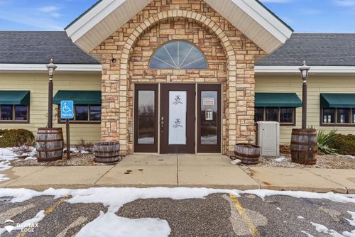 633 Court St, West Branch, MI, 48661-9390 | Card Image