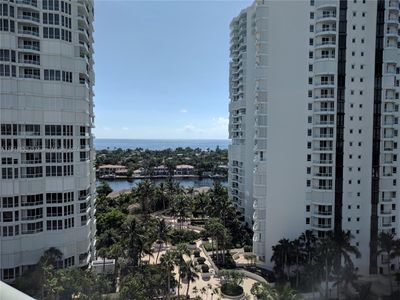 1602 - 21055 Yacht Club Dr, Condo with 3 bedrooms, 2 bathrooms and null parking in Aventura FL | Image 3