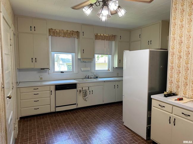 212 S Broadway St, House other with 4 bedrooms, 2 bathrooms and null parking in Stronghurst IL | Image 9